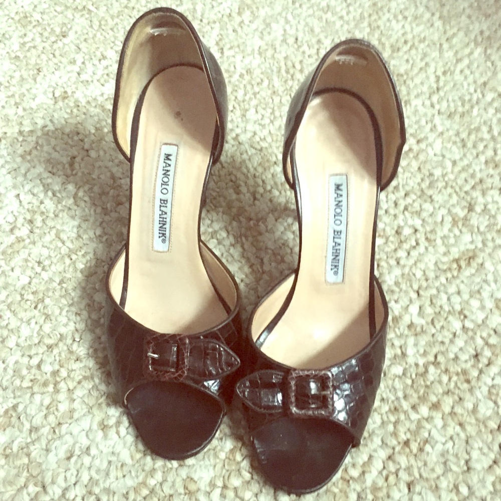 Manolo Blahnik Brown alligator D’orsay pumps (36)